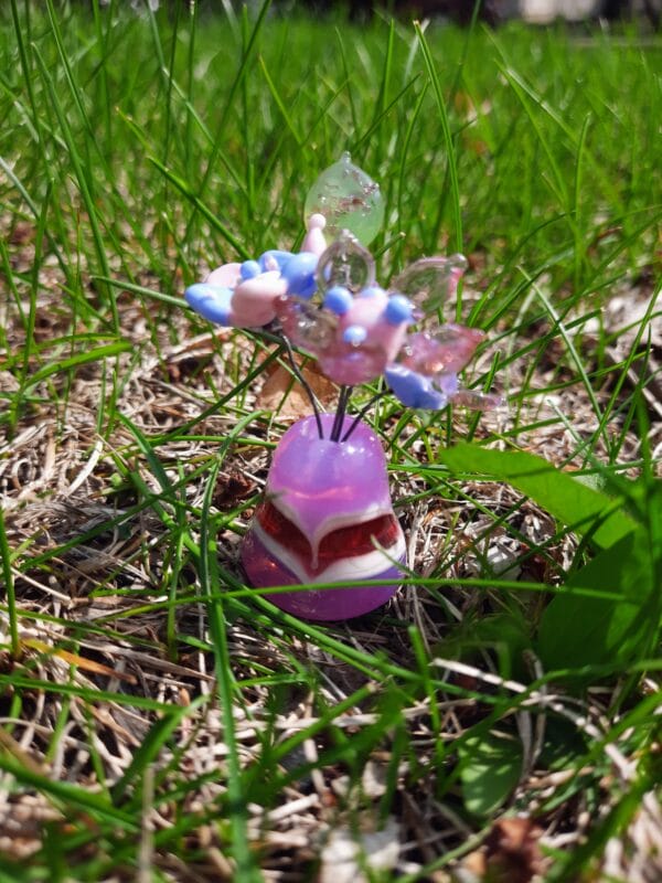 Crocus, ivory and red fairy vase