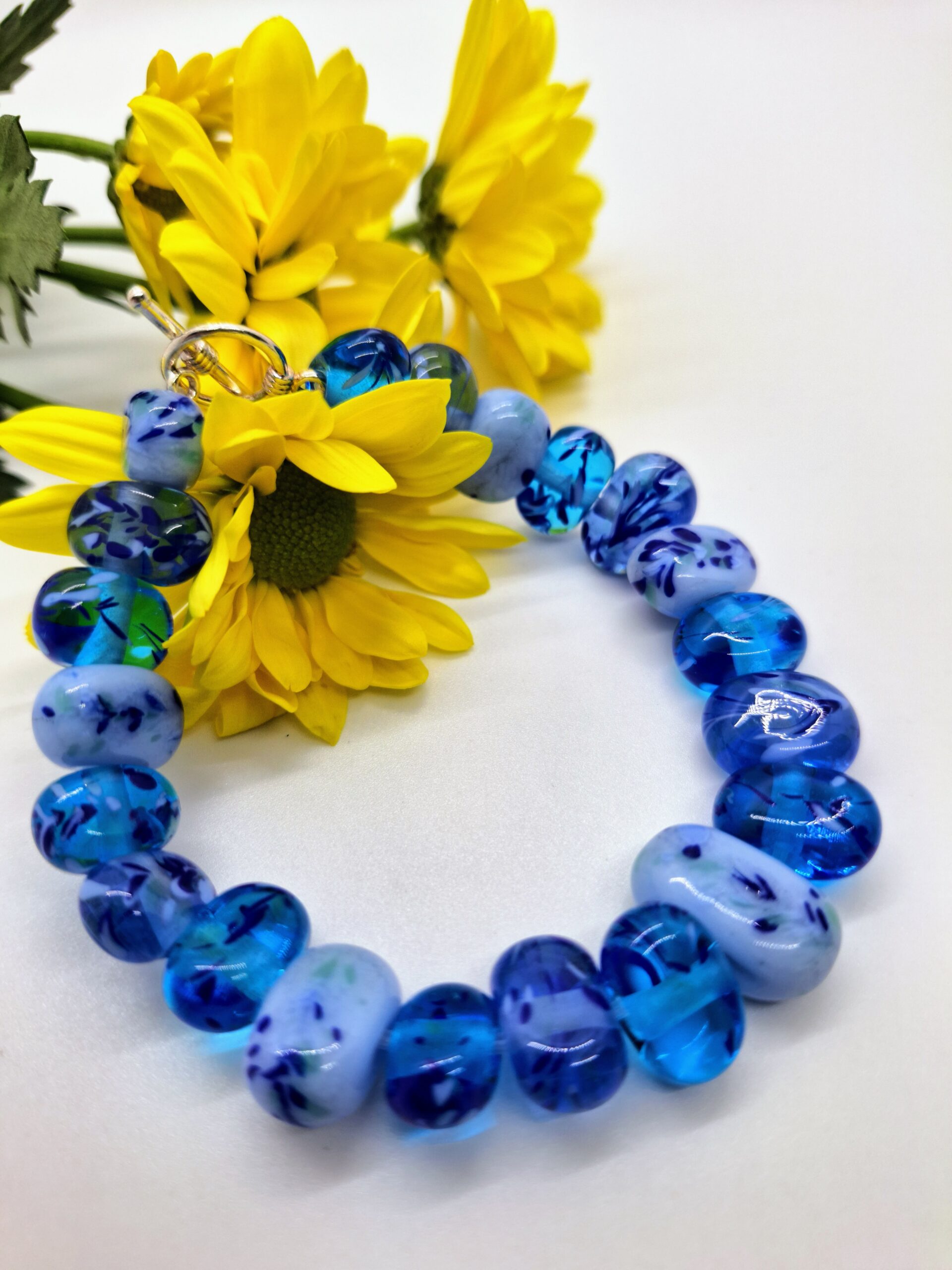 Medium blues feather flat bracelet