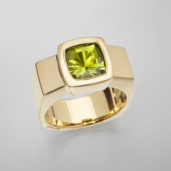 18ky Peridot ring